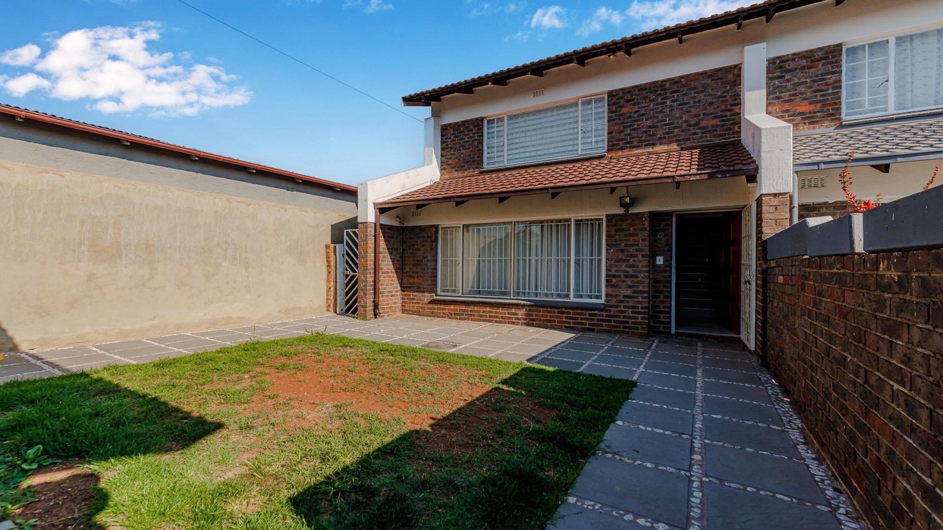 Front View of property in Florida