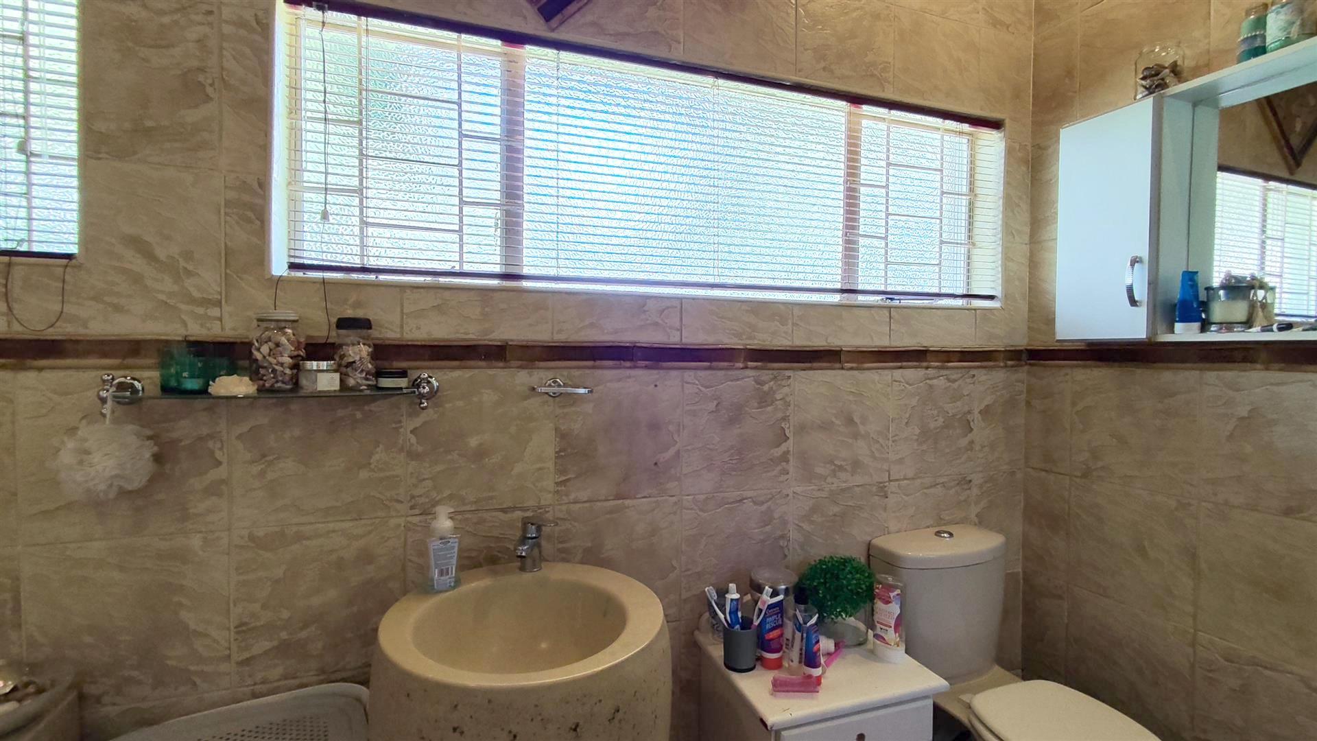 Bathroom 1 - 8 square meters of property in Meyerton