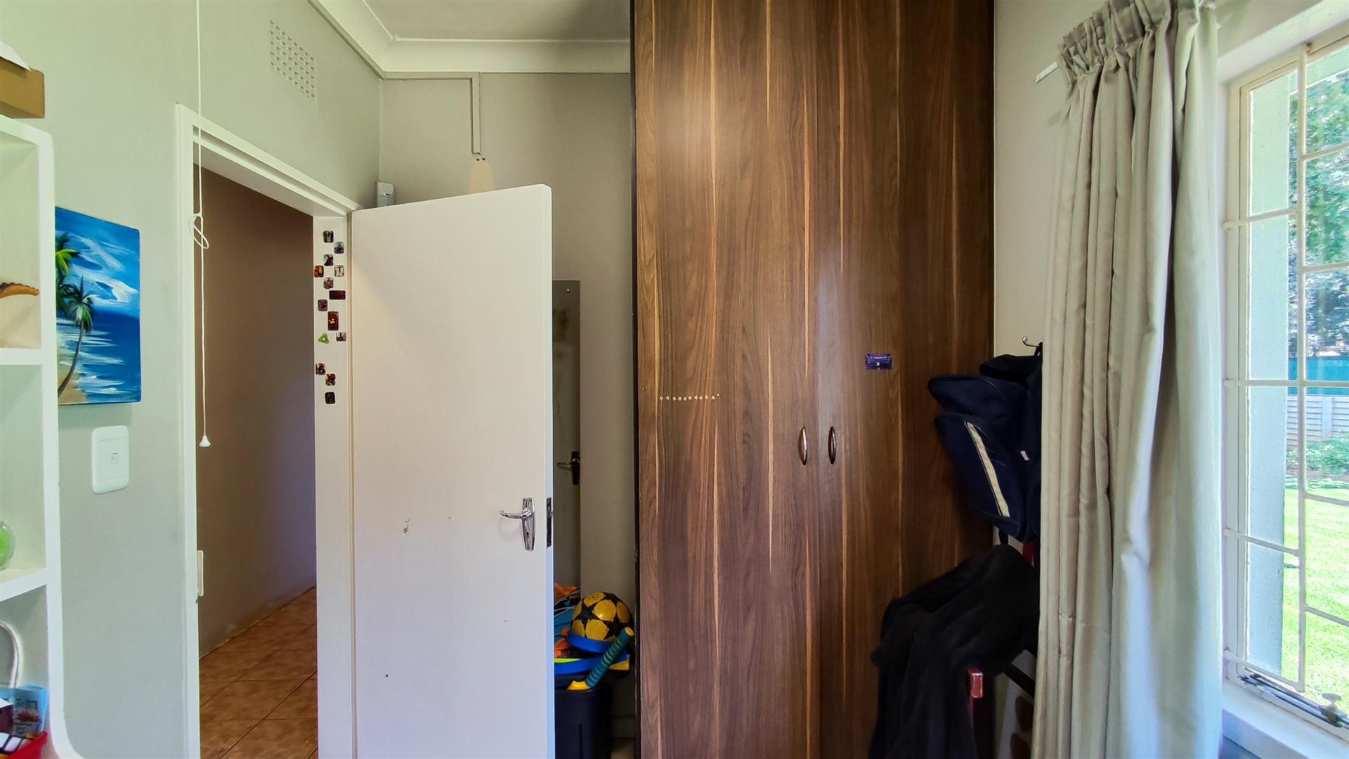 Bed Room 1 - 11 square meters of property in Meyerton