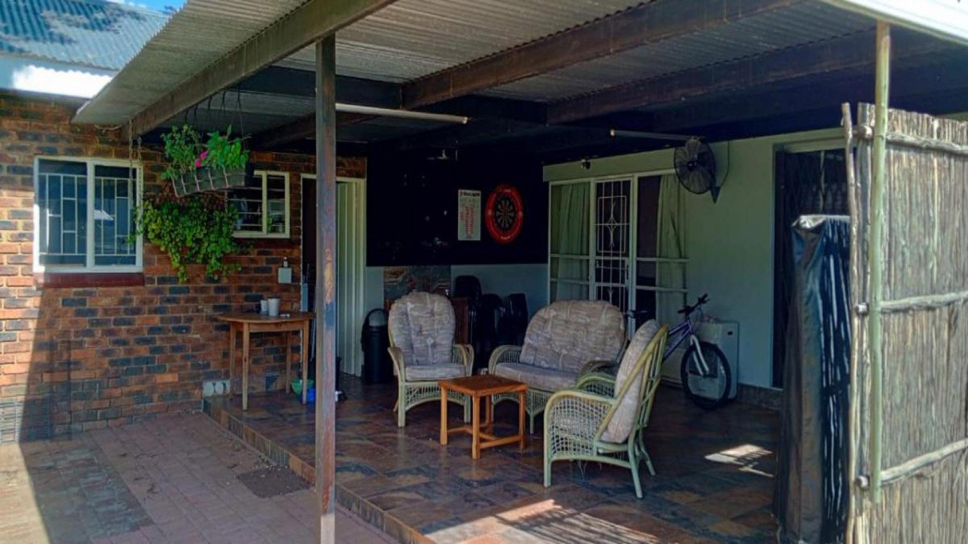 Patio - 103 square meters of property in Meyerton