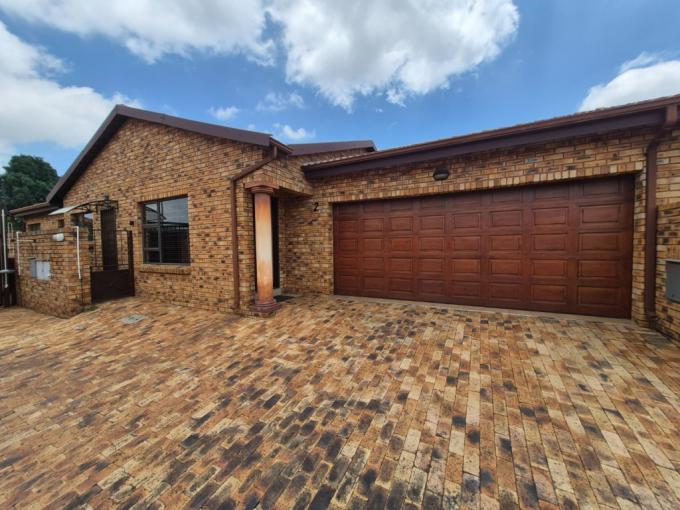 3 Bedroom Simplex for Sale For Sale in New Redruth - MR700042