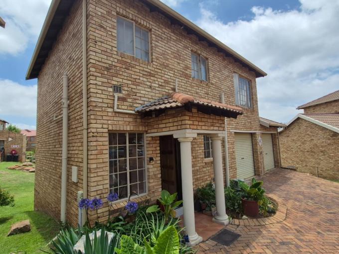 3 Bedroom Simplex for Sale For Sale in South Crest - MR700044