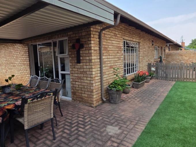 3 Bedroom House for Sale For Sale in New Redruth - MR700076