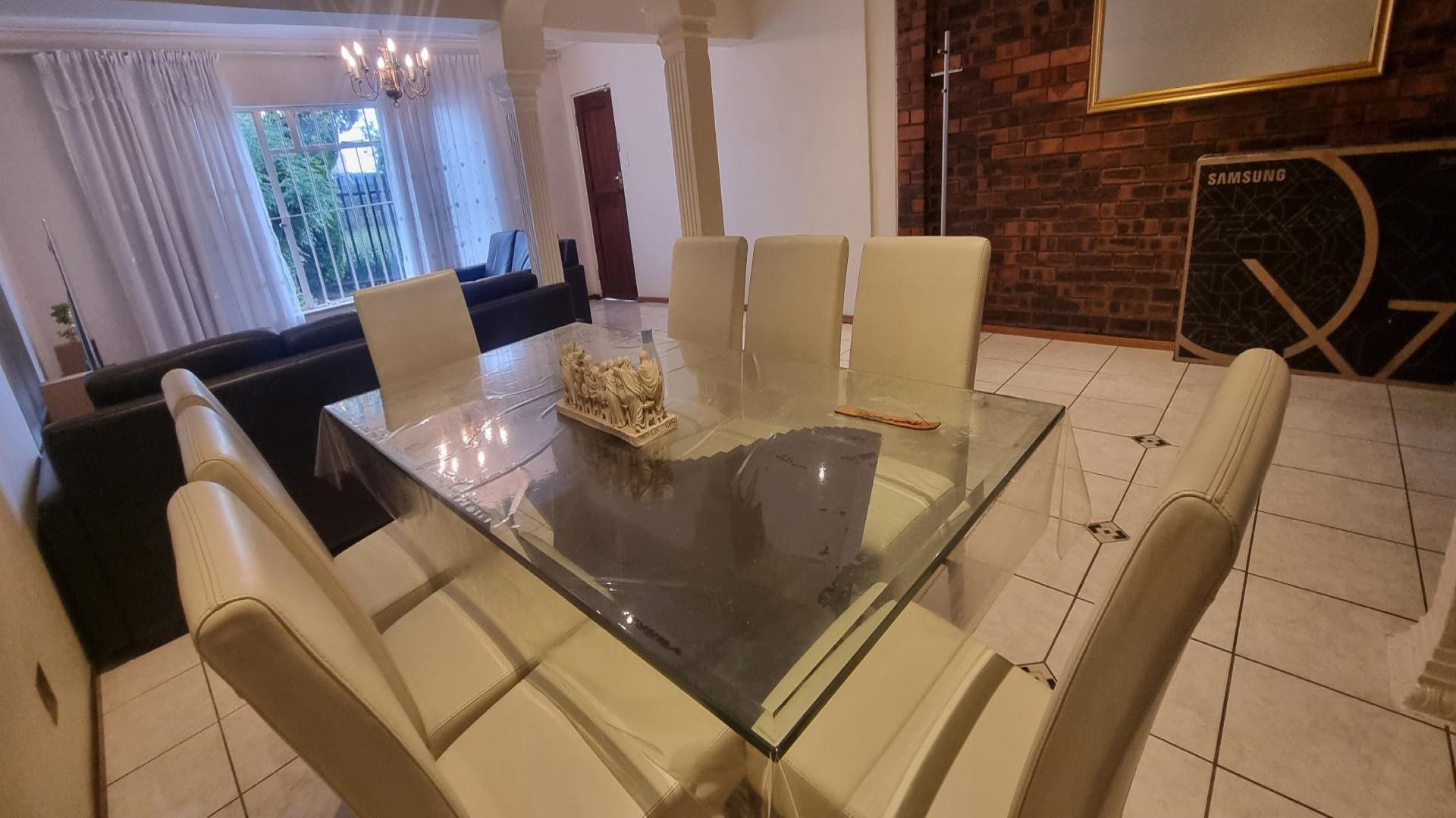 Dining Room of property in Blairgowrie