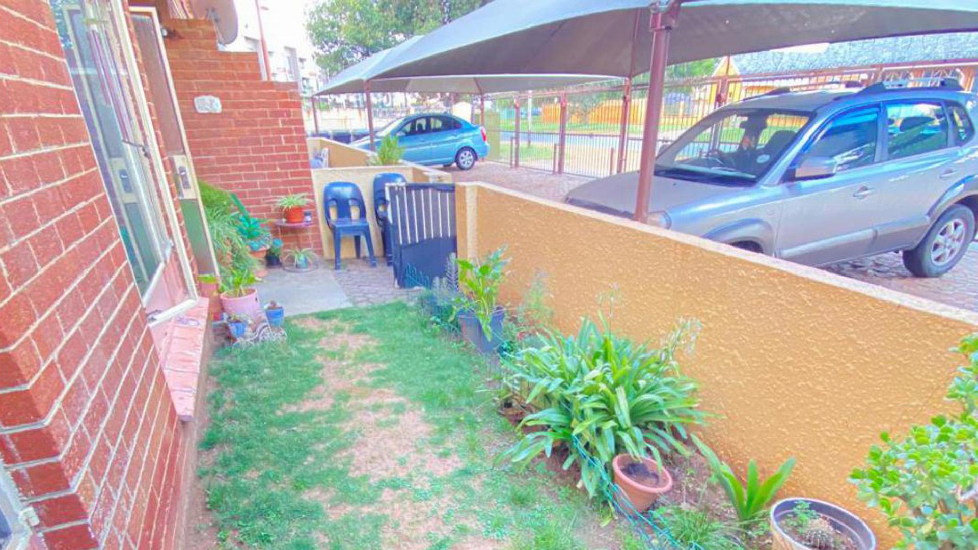 Front View of property in Witpoortjie