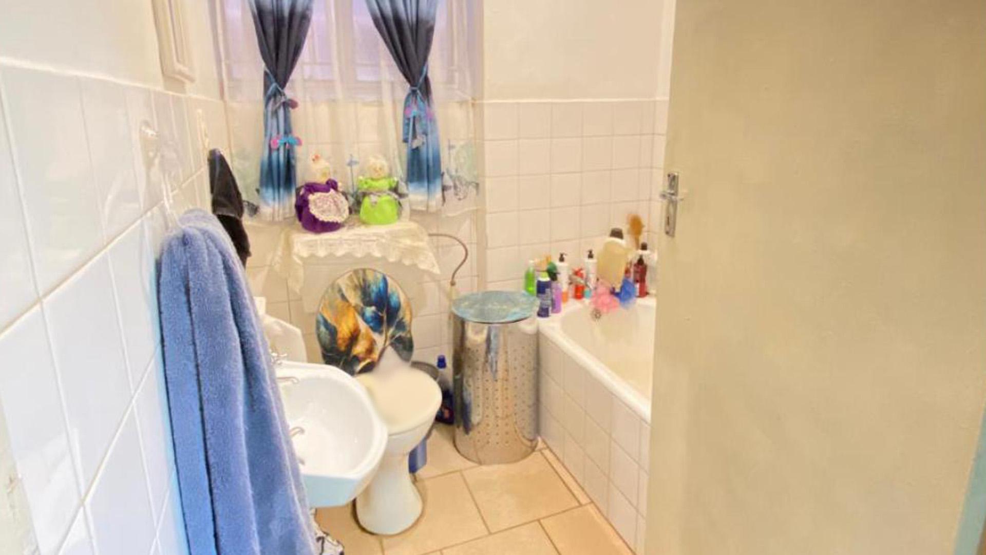 Bathroom 1 of property in Witpoortjie