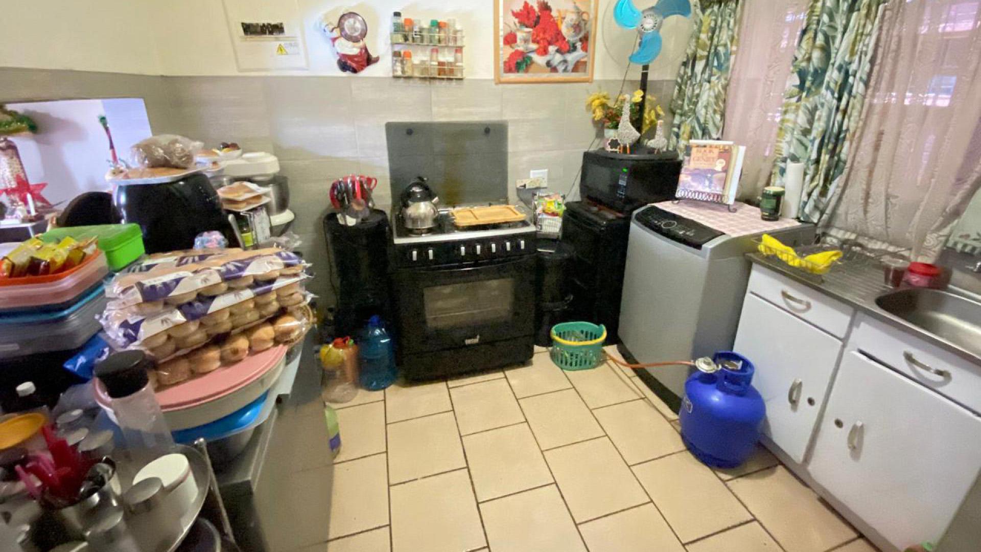 Kitchen of property in Witpoortjie