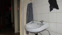 Bathroom 1 - 5 square meters of property in Witpoortjie