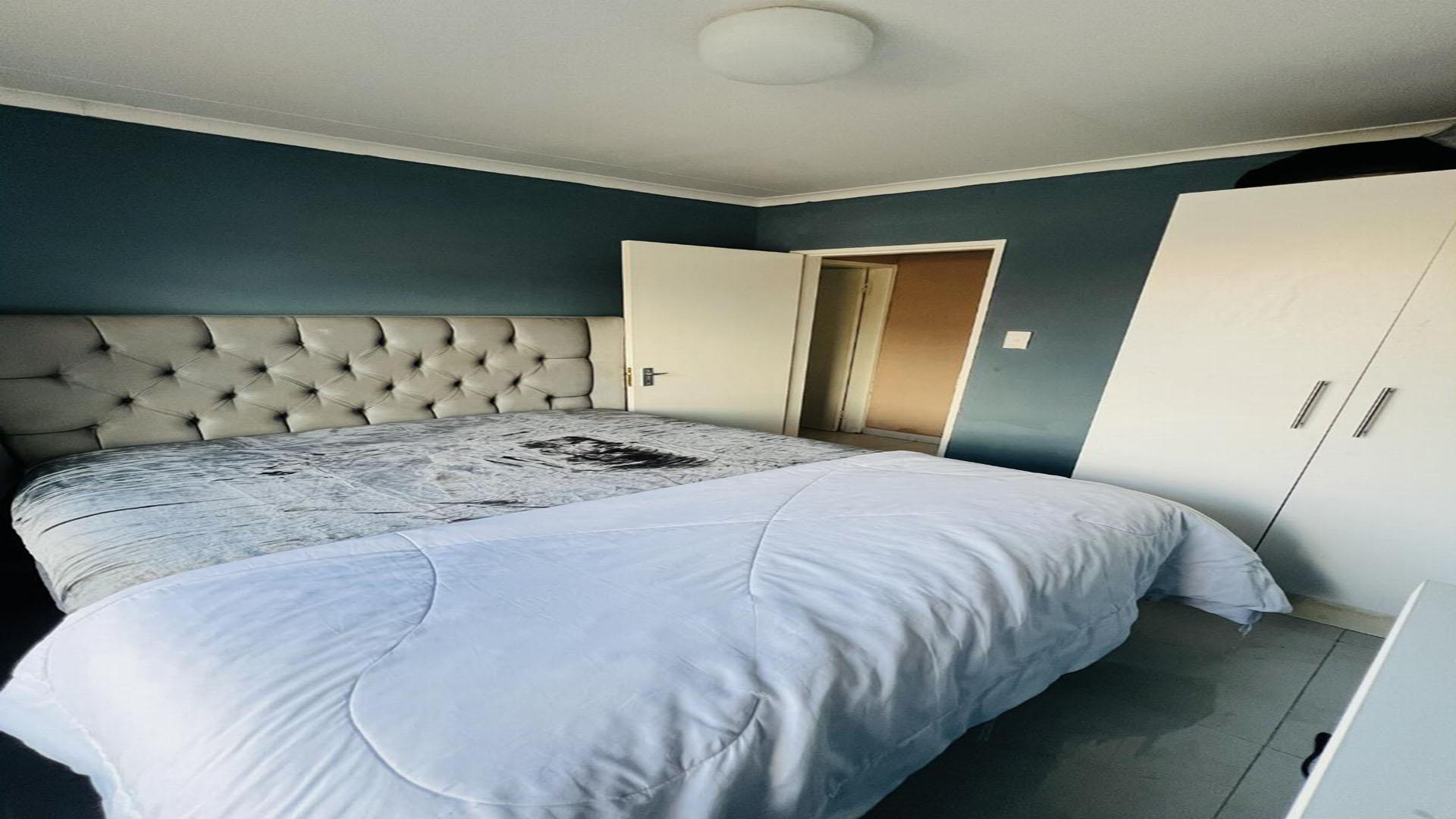 Bed Room 1 - 10 square meters of property in Tirong 