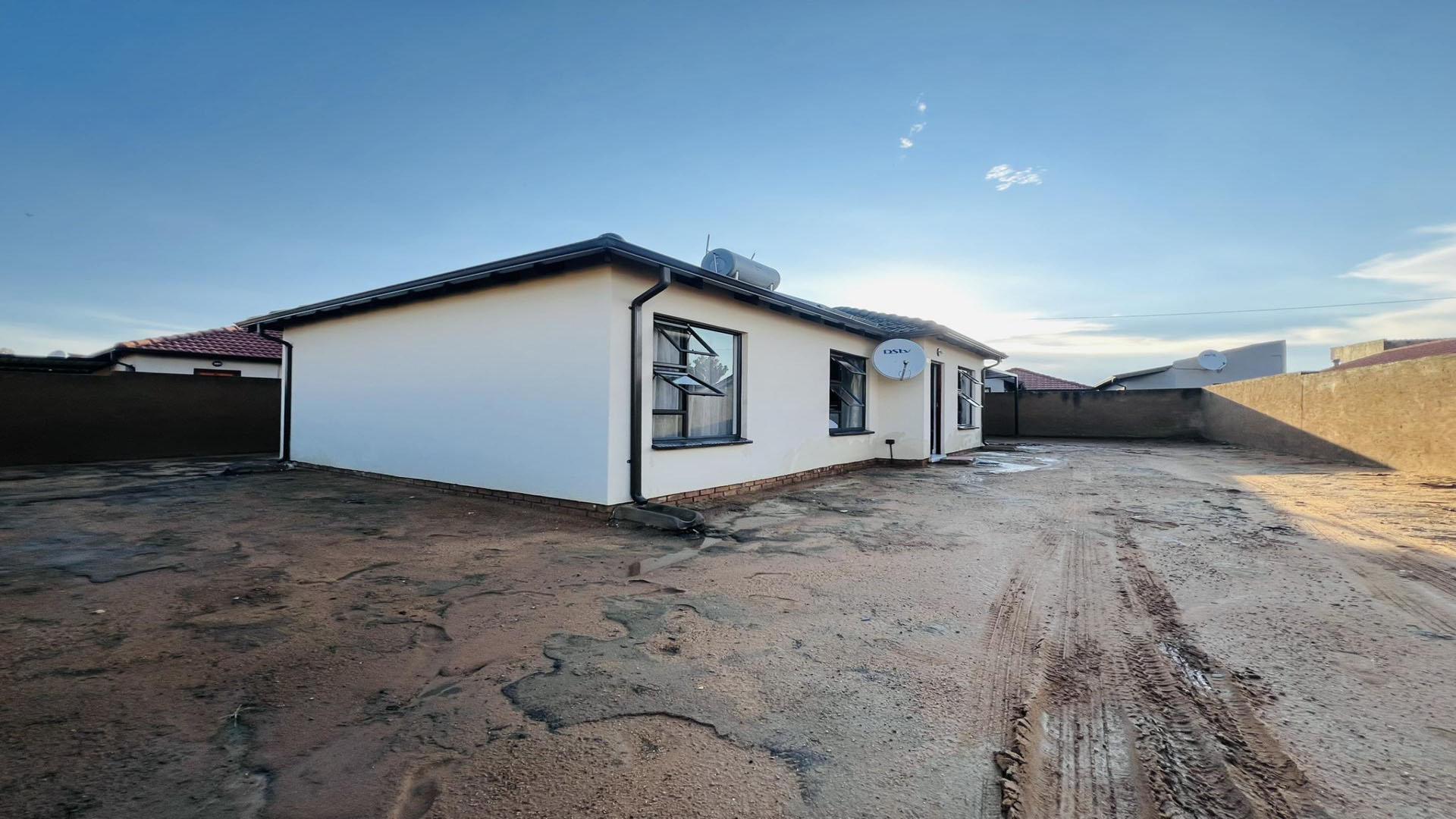 Front View of property in Tirong 