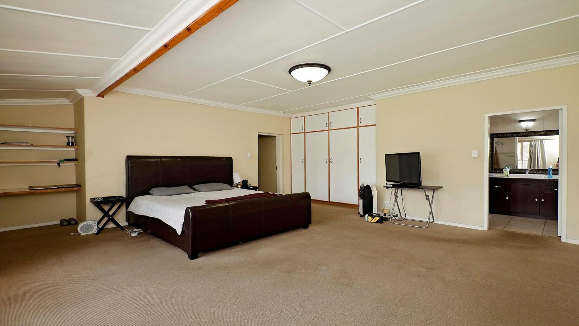 Main Bedroom of property in Ermelo