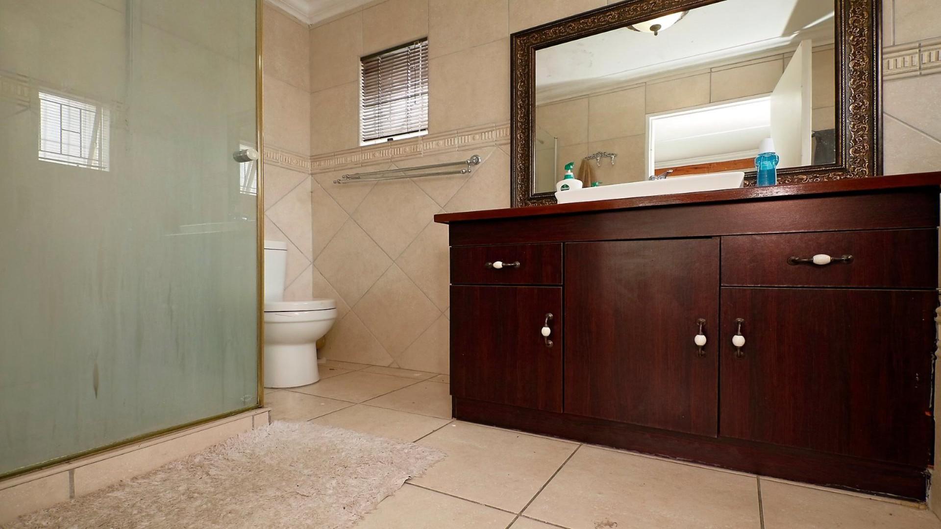 Main Bathroom of property in Ermelo