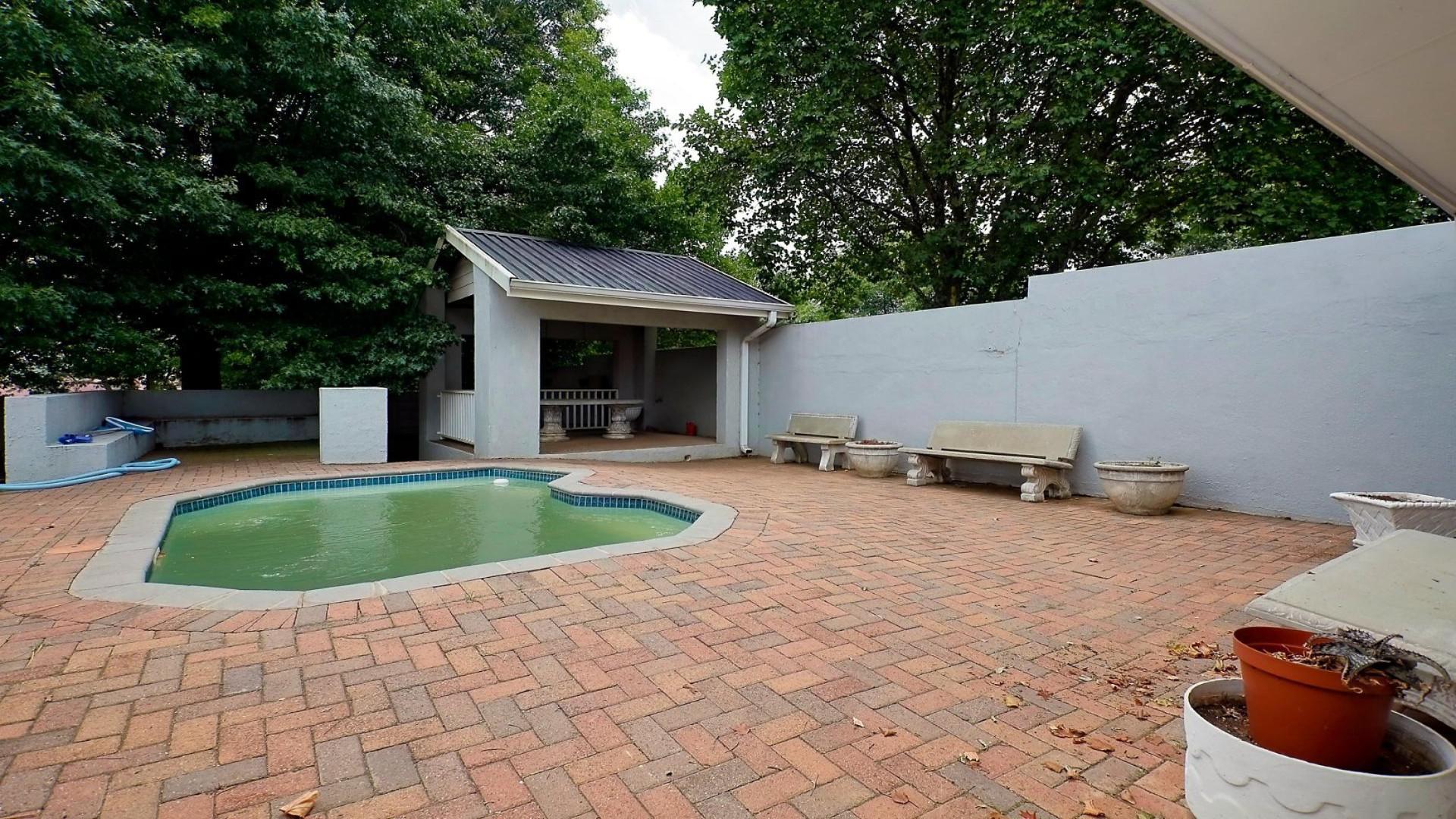 Swimming Pool of property in Ermelo