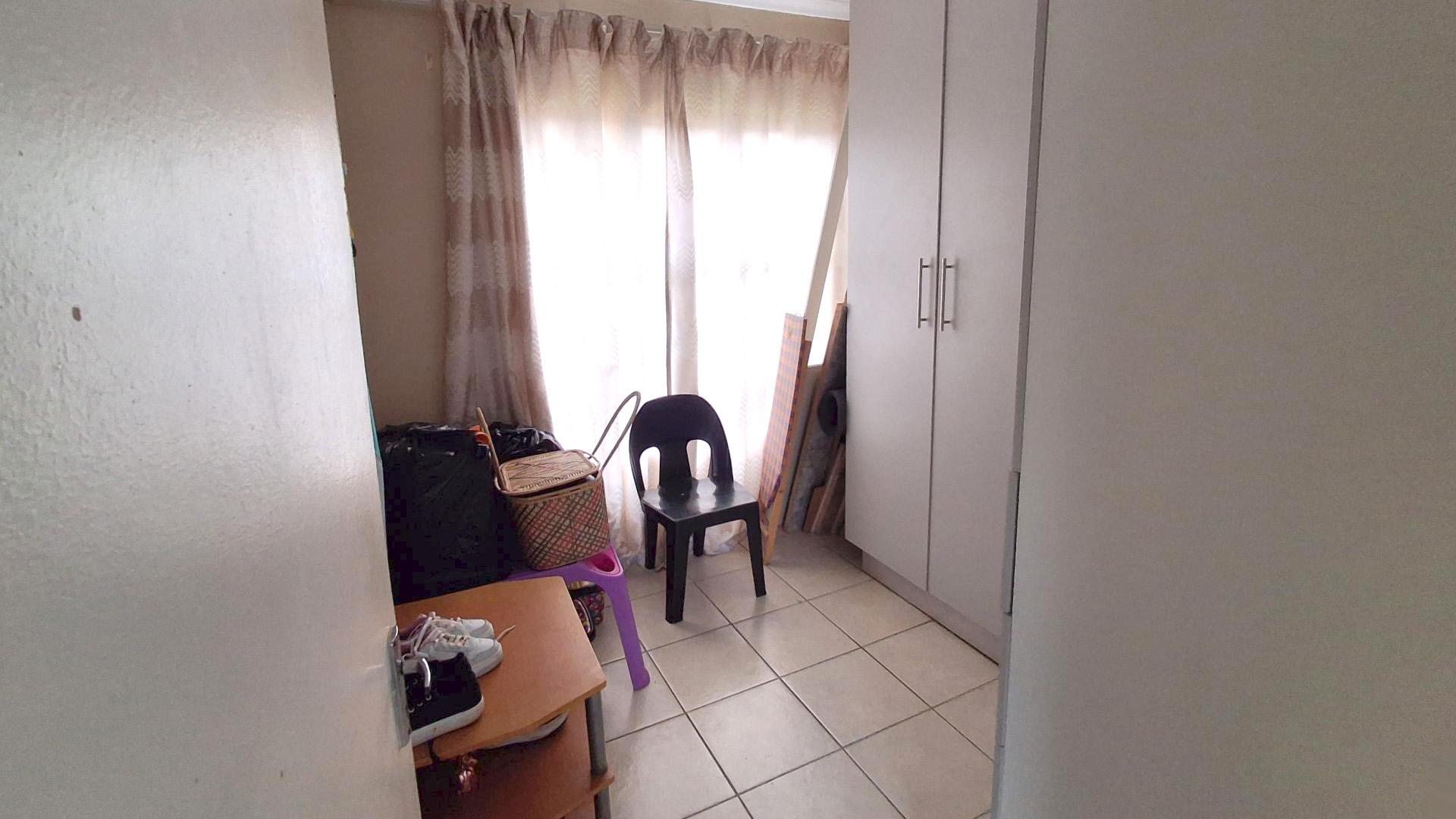 Bed Room 2 of property in The Orchards