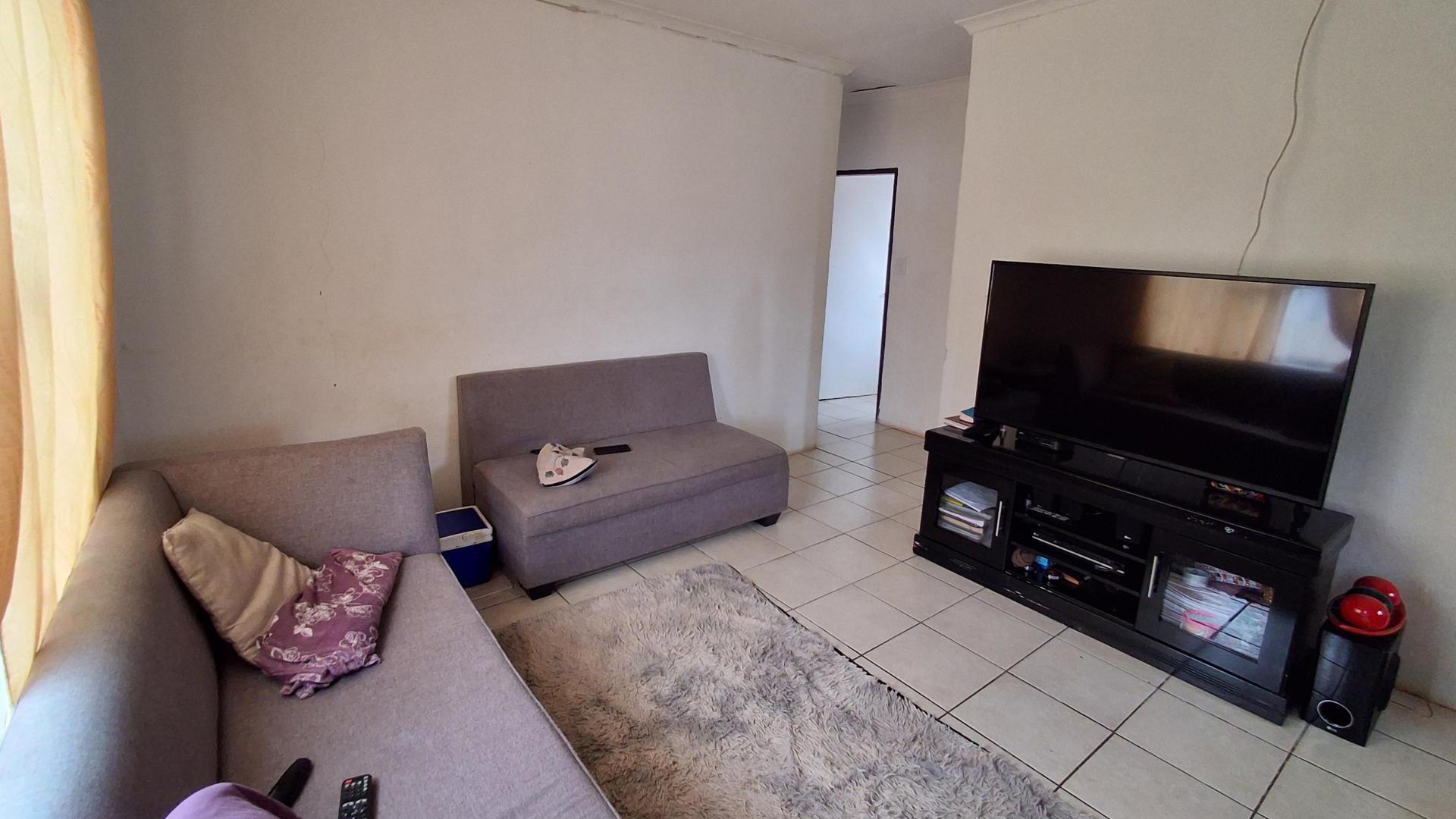 Lounges of property in The Orchards