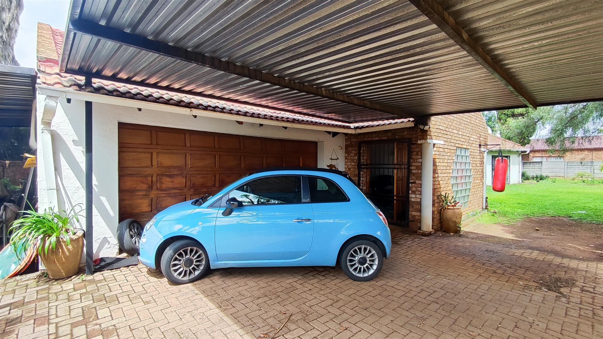 Front View of property in Bonaero Park