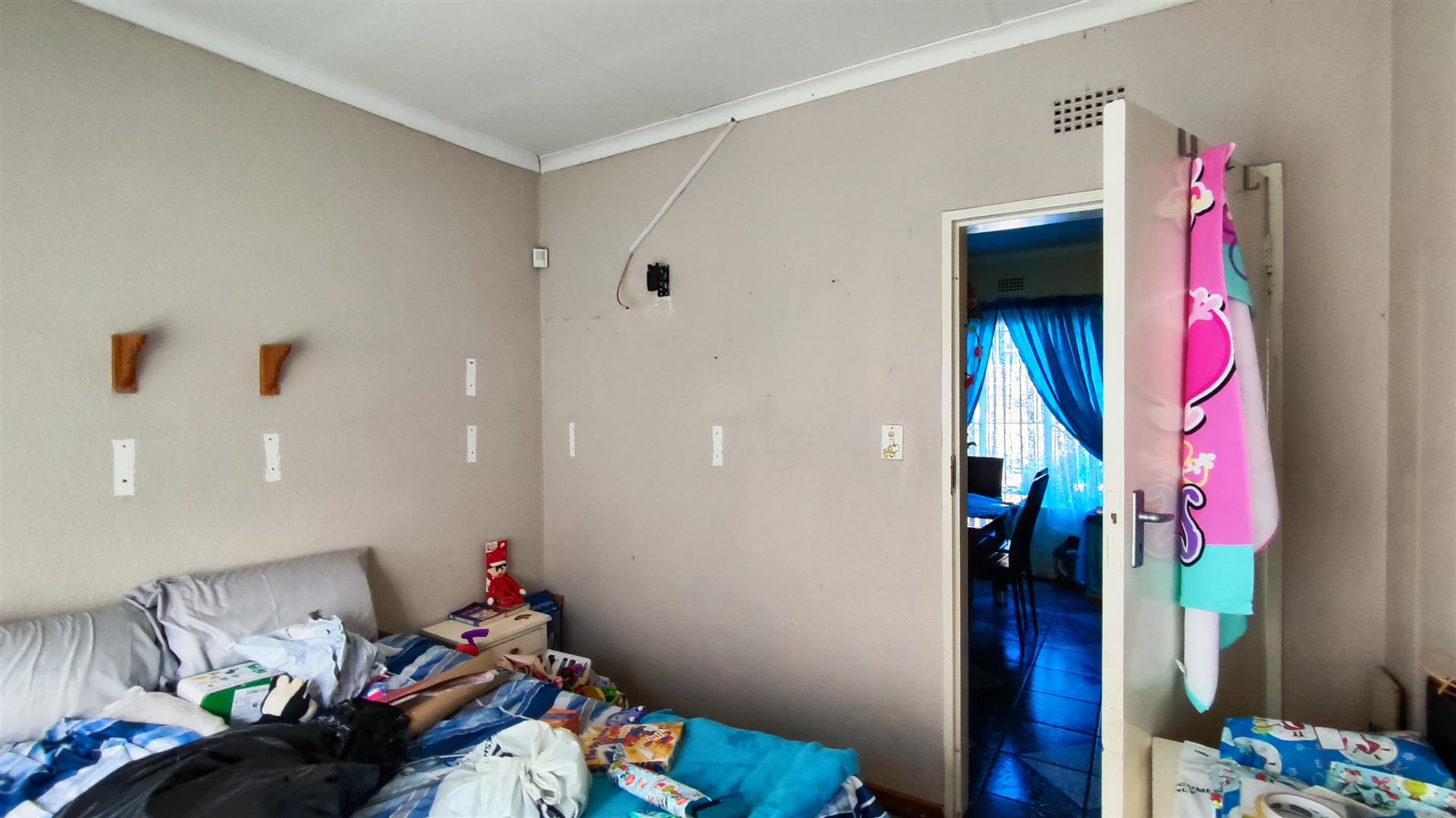 Bed Room 1 - 12 square meters of property in Bonaero Park