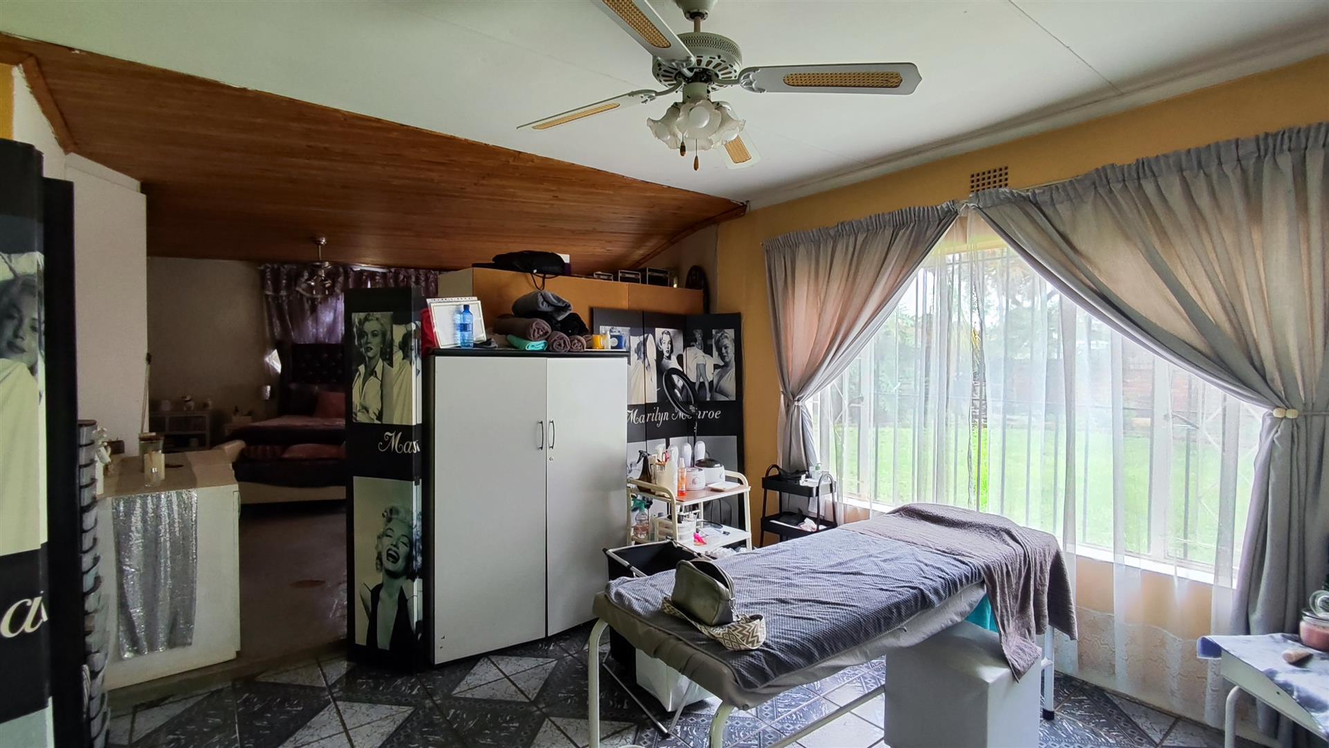 Main Bedroom - 44 square meters of property in Bonaero Park