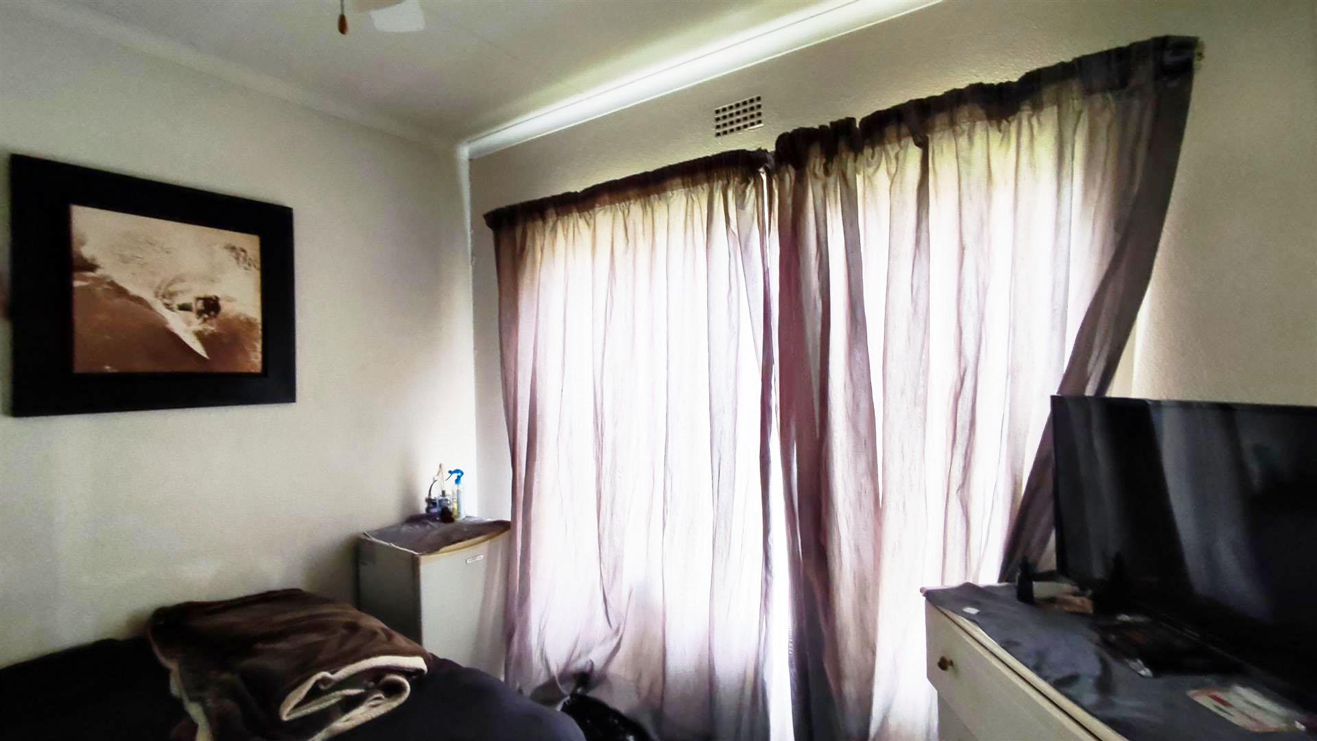 Bed Room 2 - 12 square meters of property in Bonaero Park