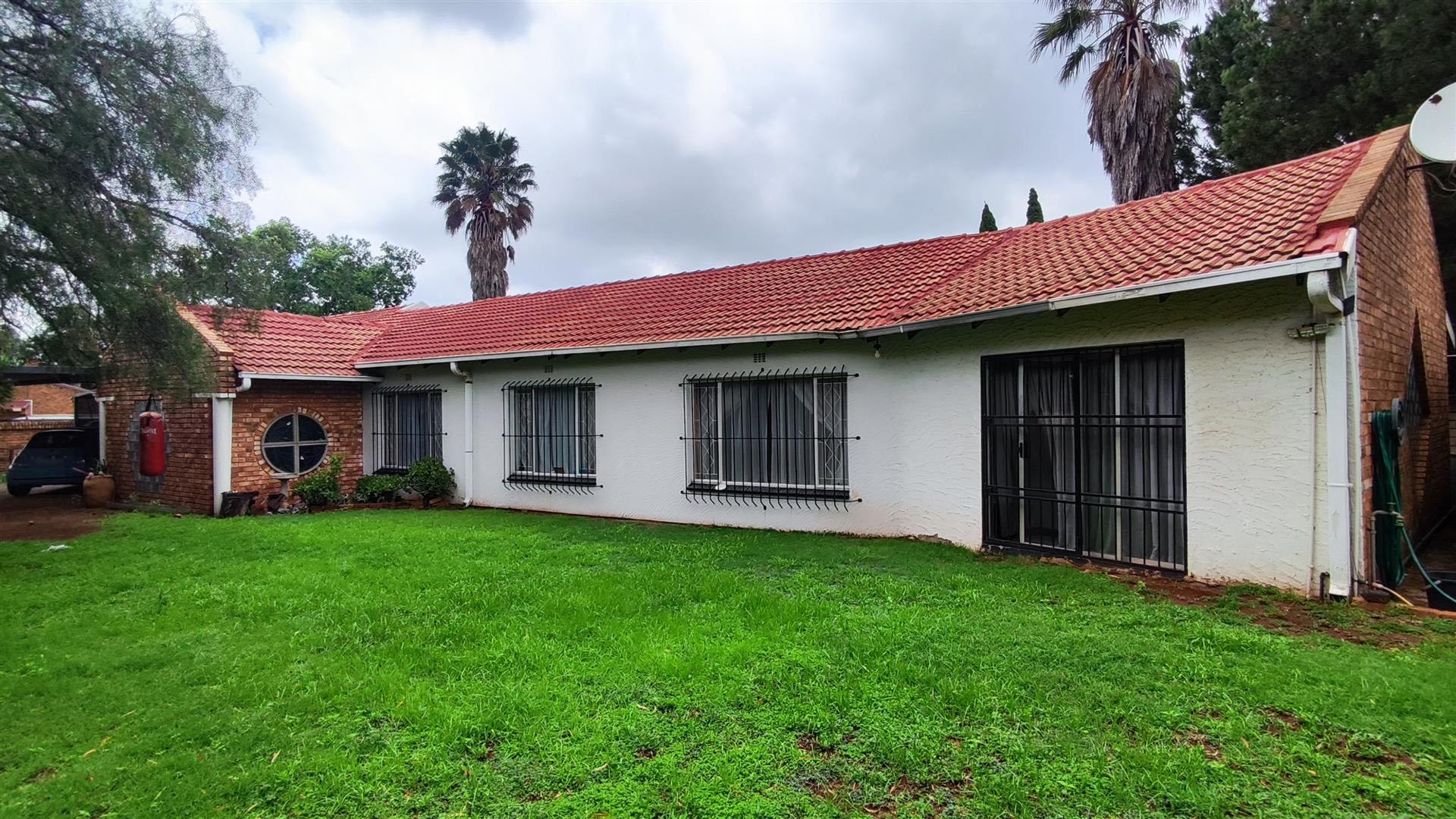 Backyard of property in Bonaero Park