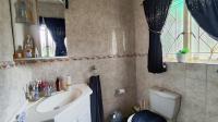 Main Bathroom - 7 square meters of property in Bonaero Park
