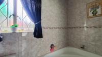 Main Bathroom - 7 square meters of property in Bonaero Park