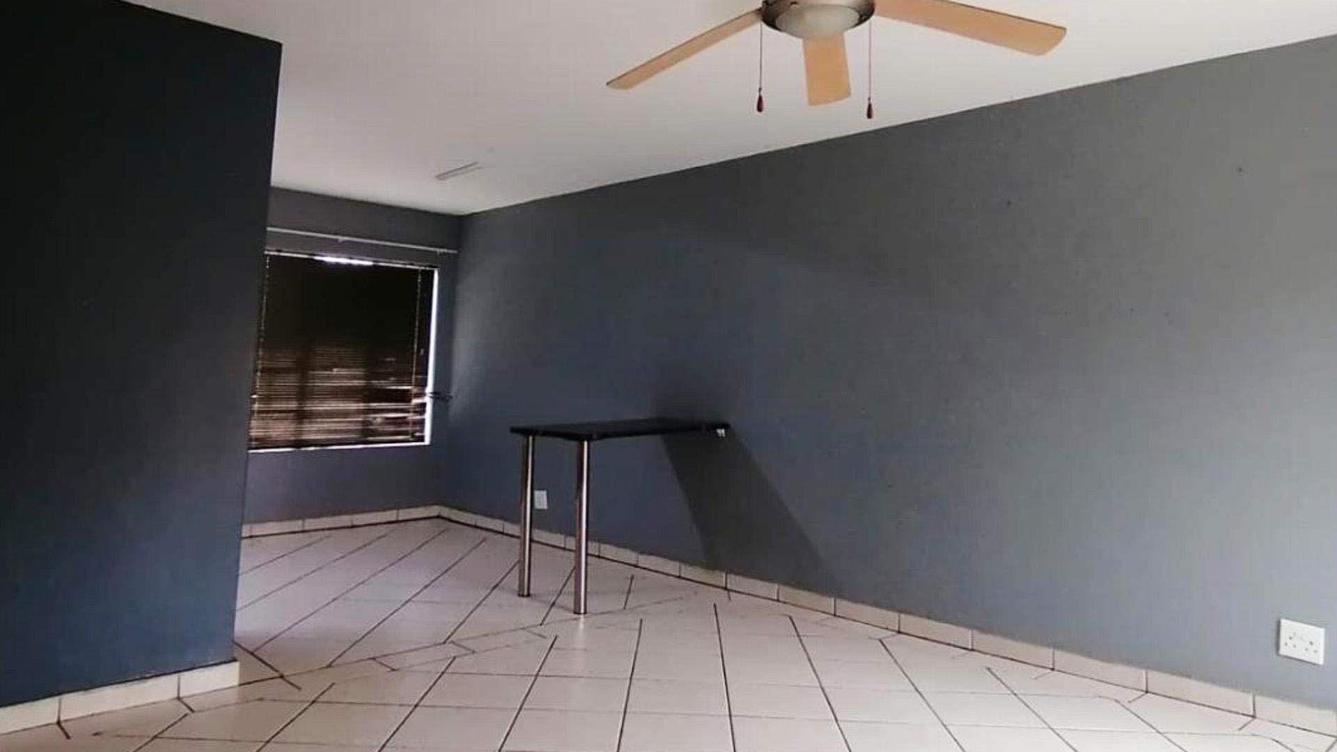 Dining Room of property in Annlin