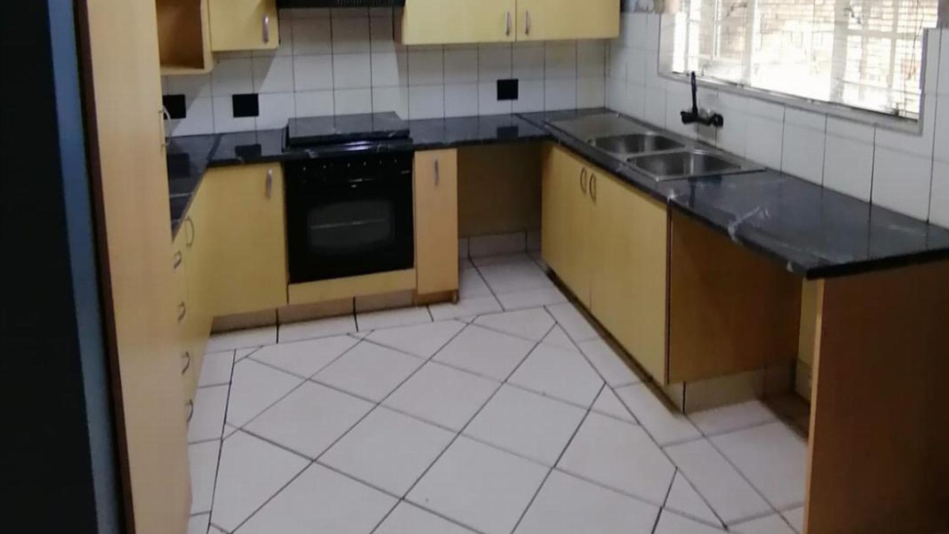 Kitchen of property in Annlin