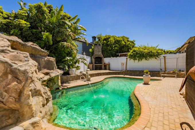 7 Bedroom House for Sale For Sale in Protea Hoogte - MR700103