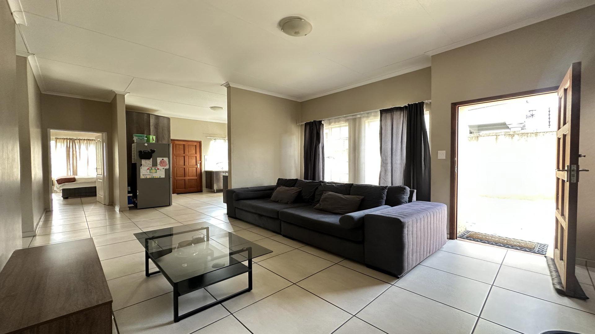 Lounges of property in Stonehenge