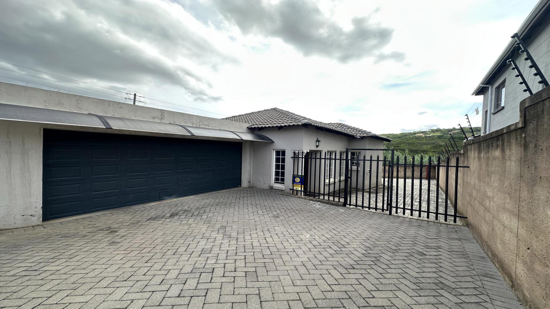 Garage of property in Stonehenge