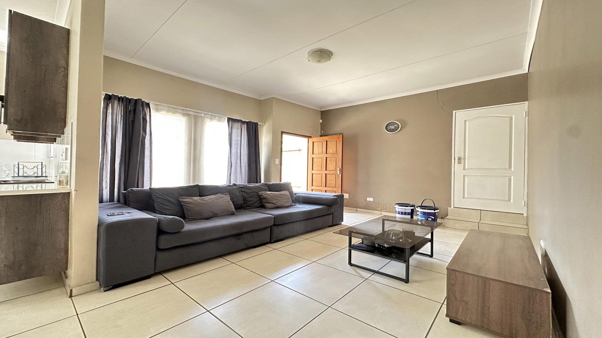 Lounges of property in Stonehenge