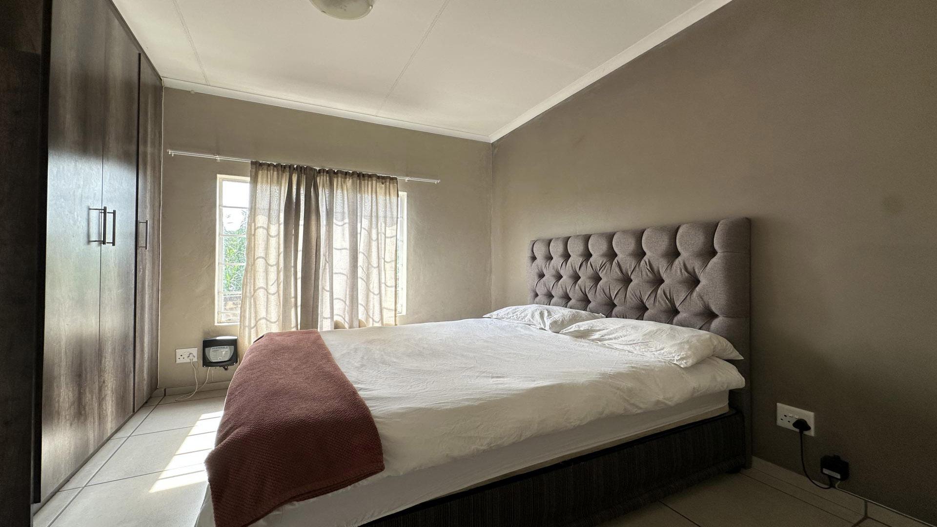 Bed Room 1 of property in Stonehenge