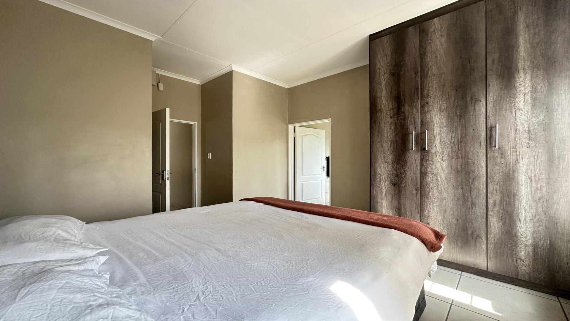 Bed Room 1 of property in Stonehenge