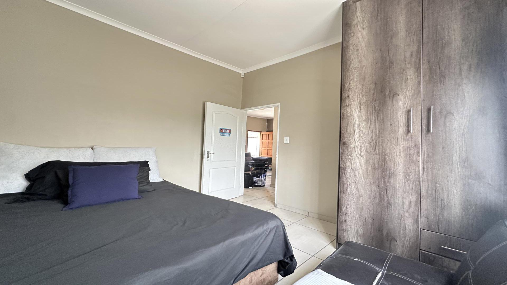 Bed Room 2 of property in Stonehenge