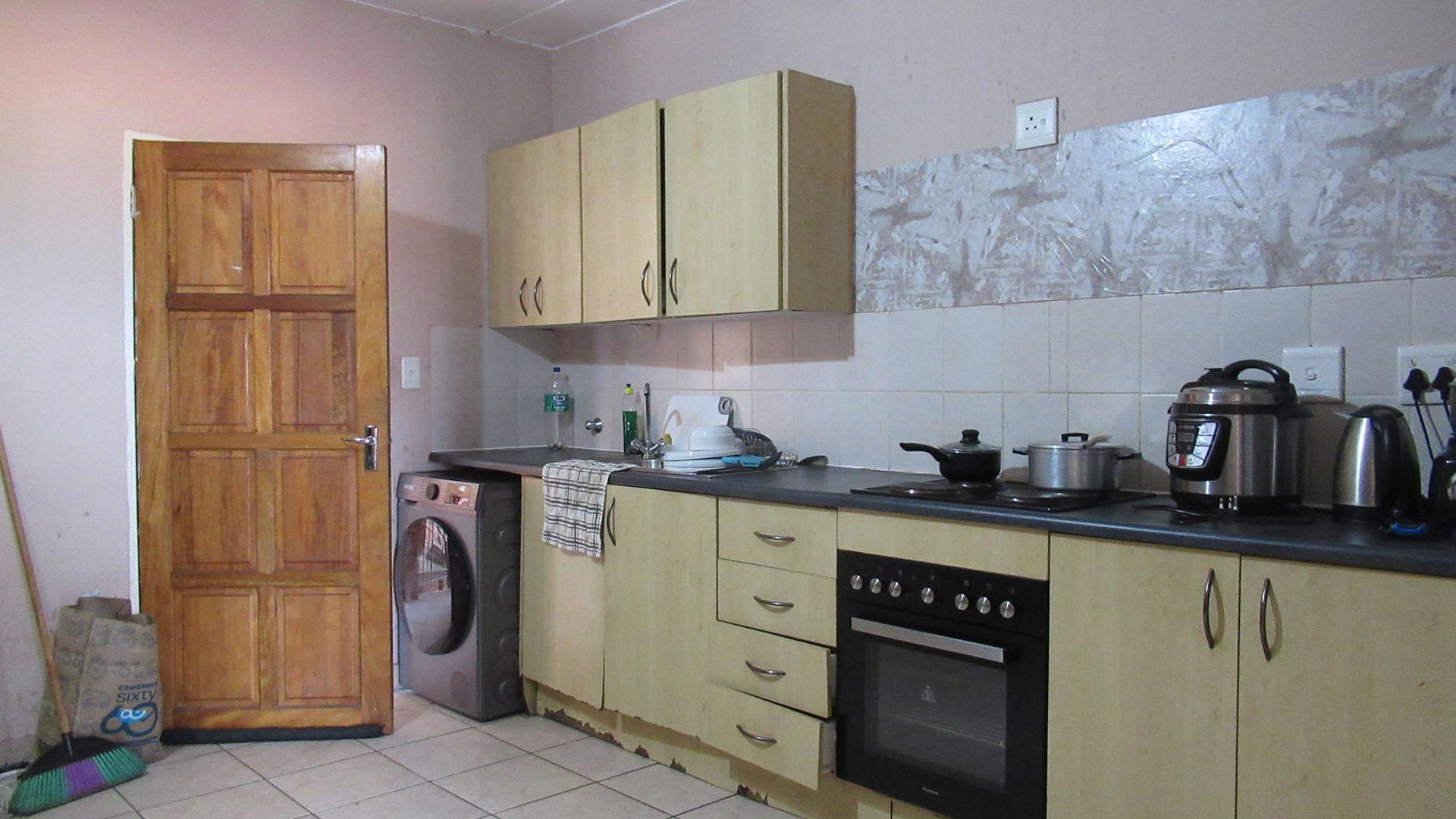 Kitchen - 5 square meters of property in Honey Park