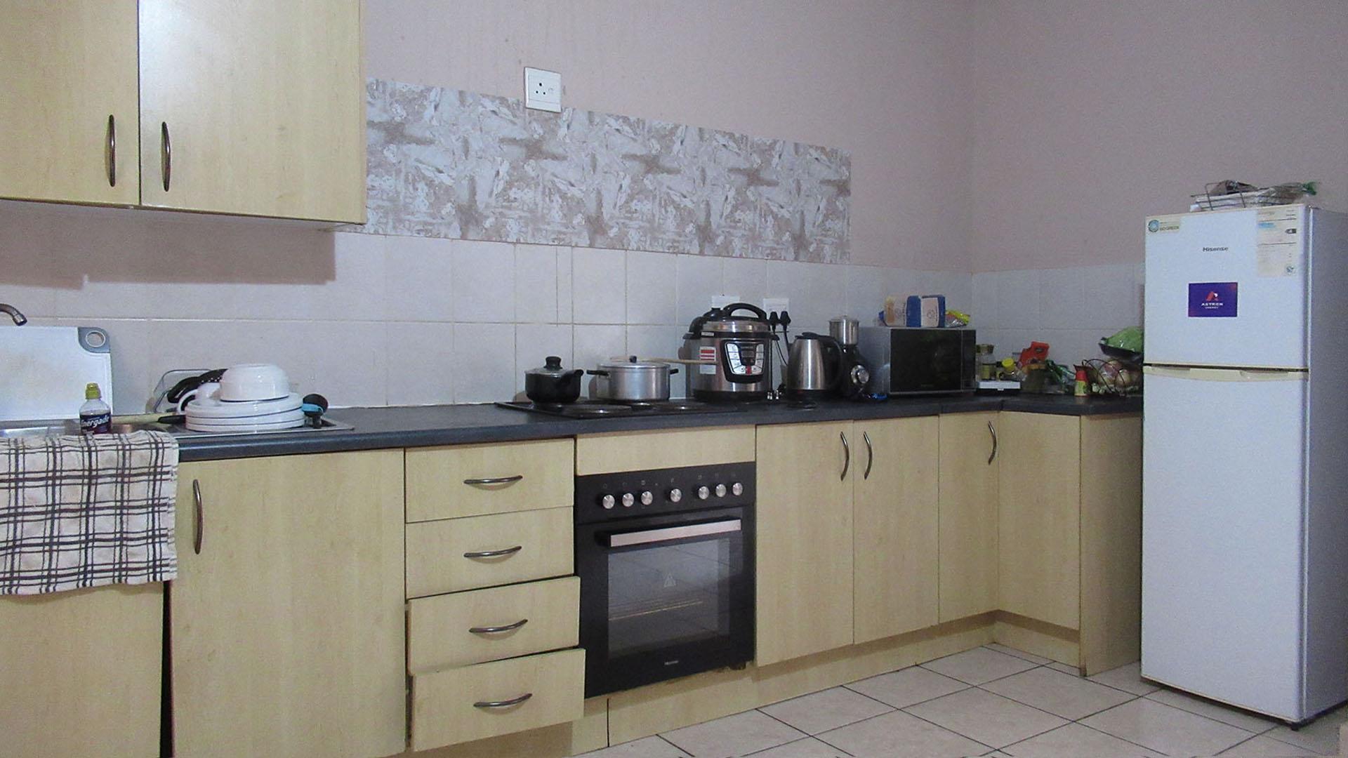 Kitchen - 5 square meters of property in Honey Park
