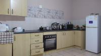 Kitchen - 5 square meters of property in Honey Park