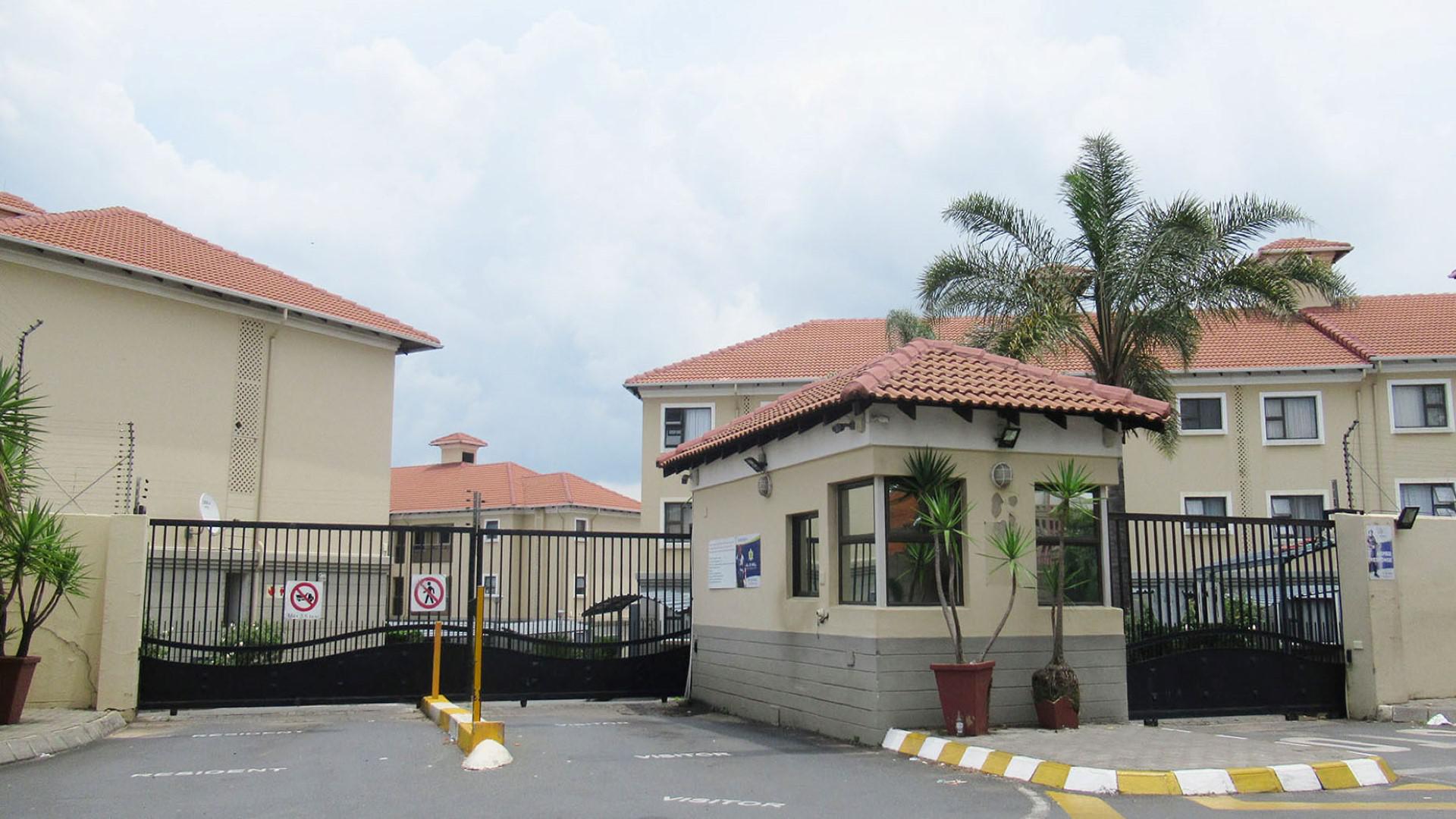 Front View of property in Grand Central