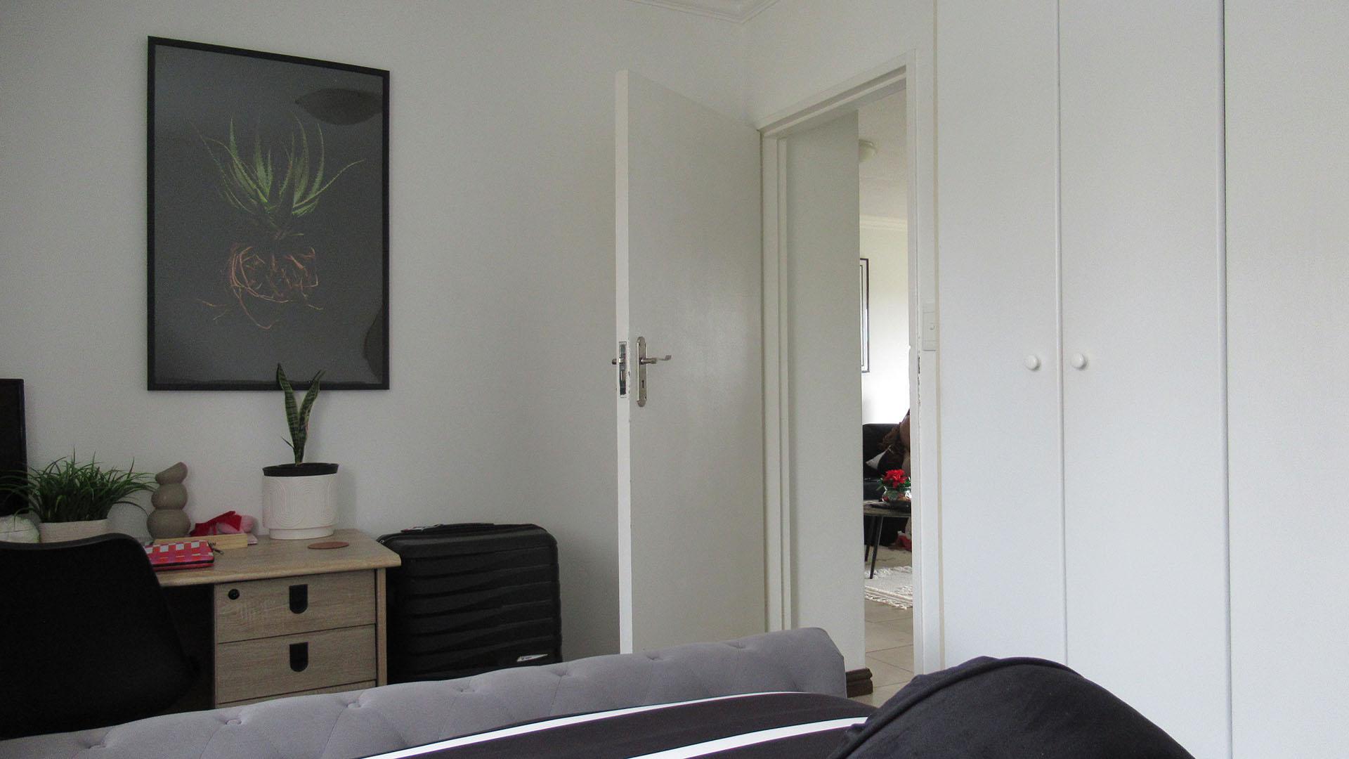 Bed Room 1 - 11 square meters of property in Grand Central