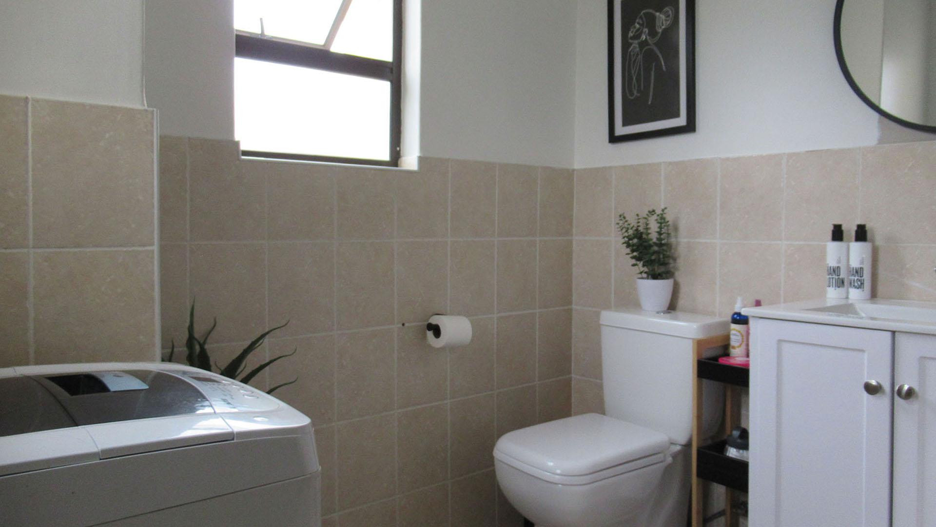 Bathroom 1 - 6 square meters of property in Grand Central