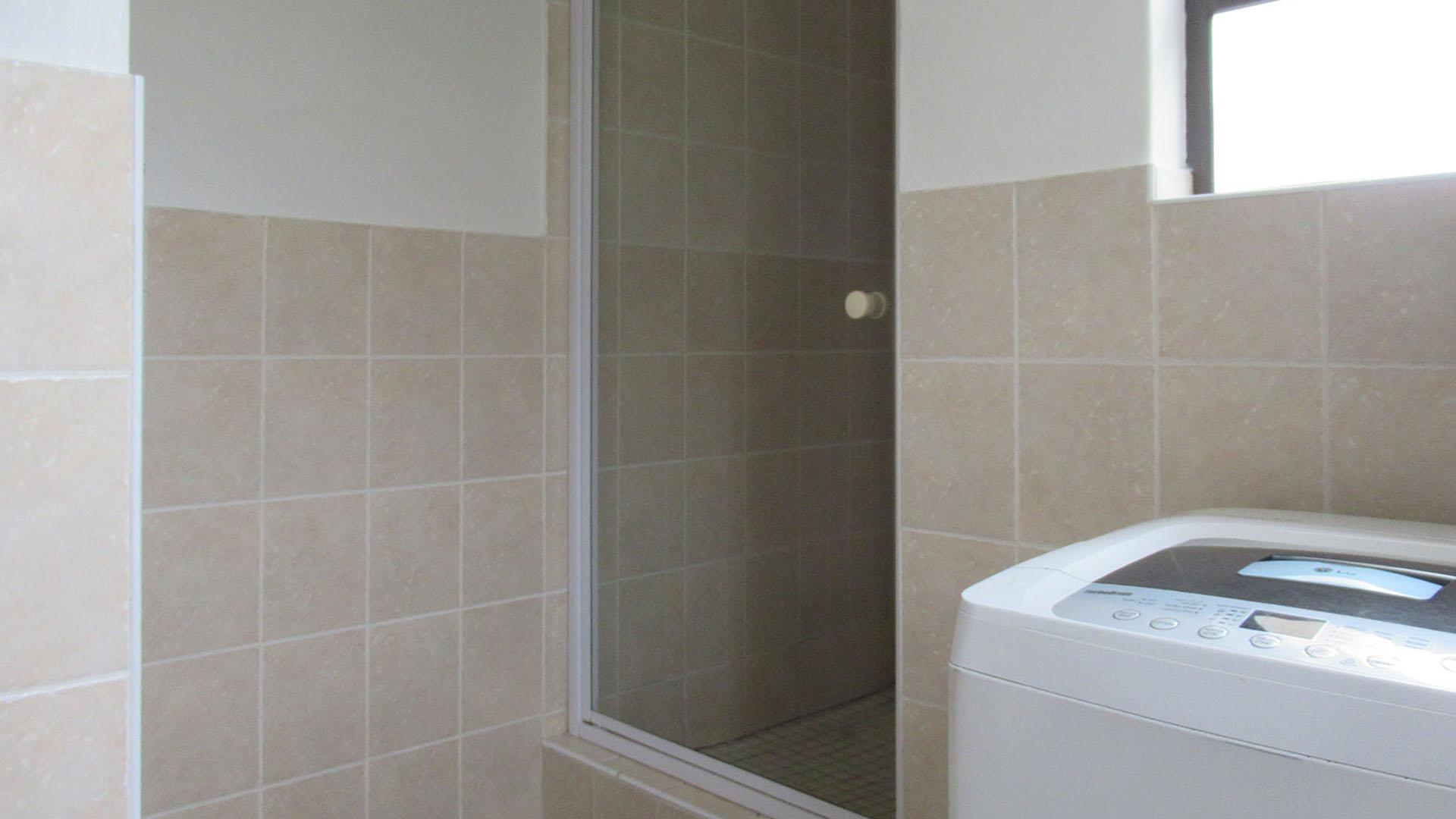 Bathroom 1 - 6 square meters of property in Grand Central