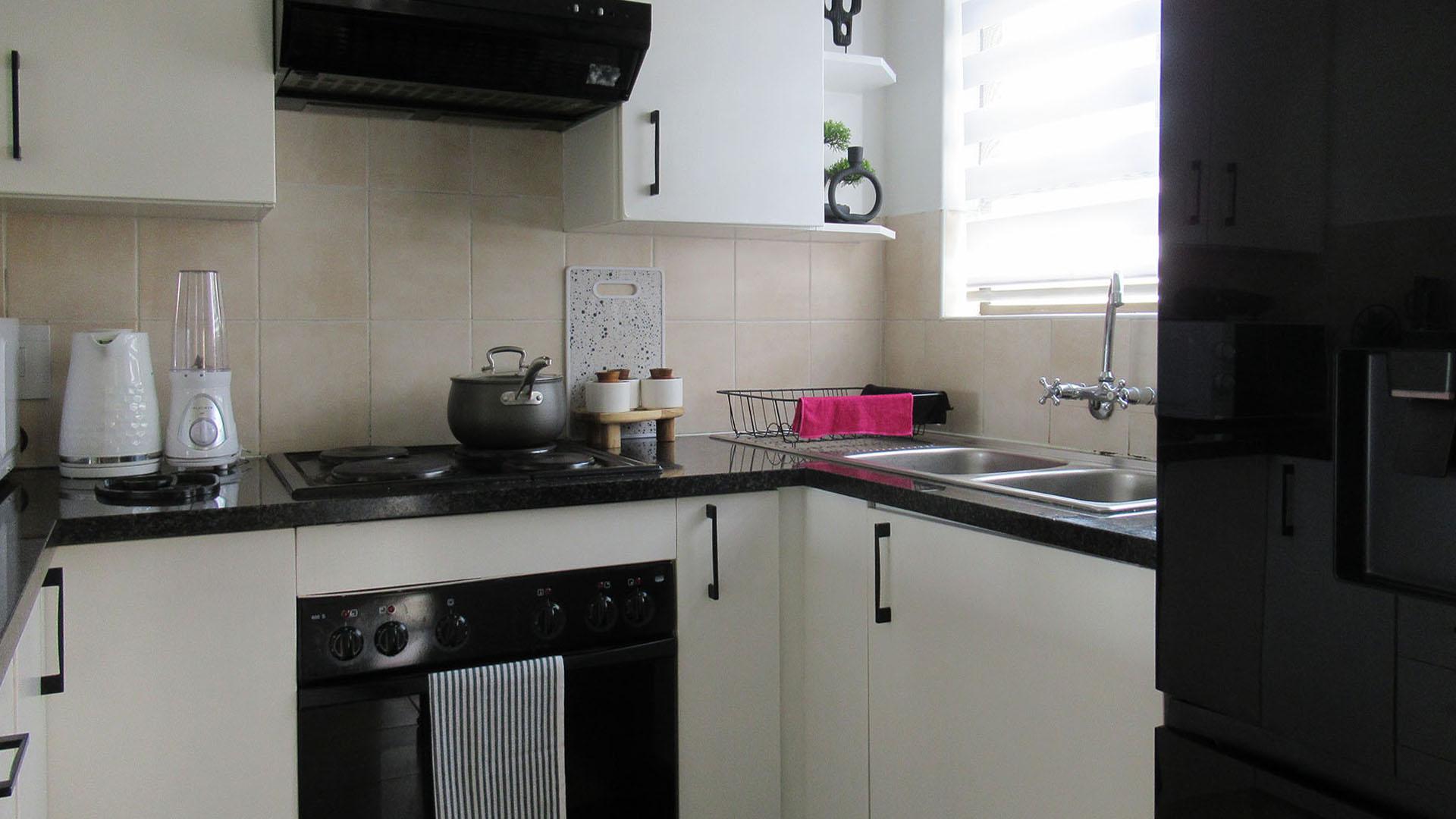 Kitchen - 6 square meters of property in Grand Central