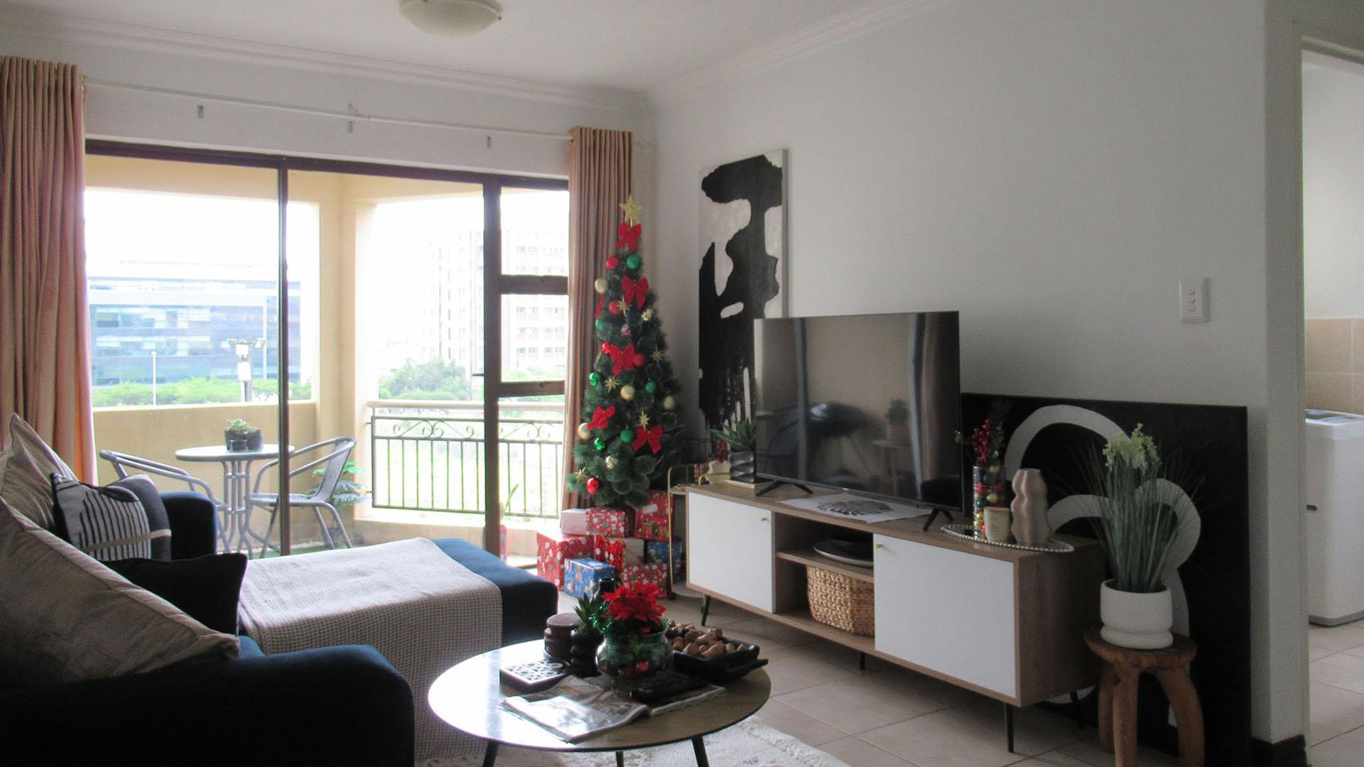 Lounges - 17 square meters of property in Grand Central