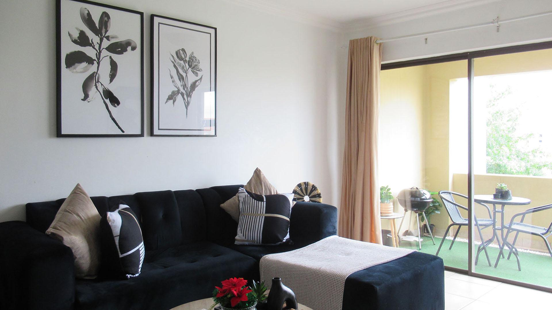 Lounges - 17 square meters of property in Grand Central