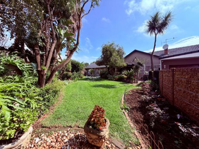 5 Bedroom House for Sale For Sale in Brackendowns - MR700134