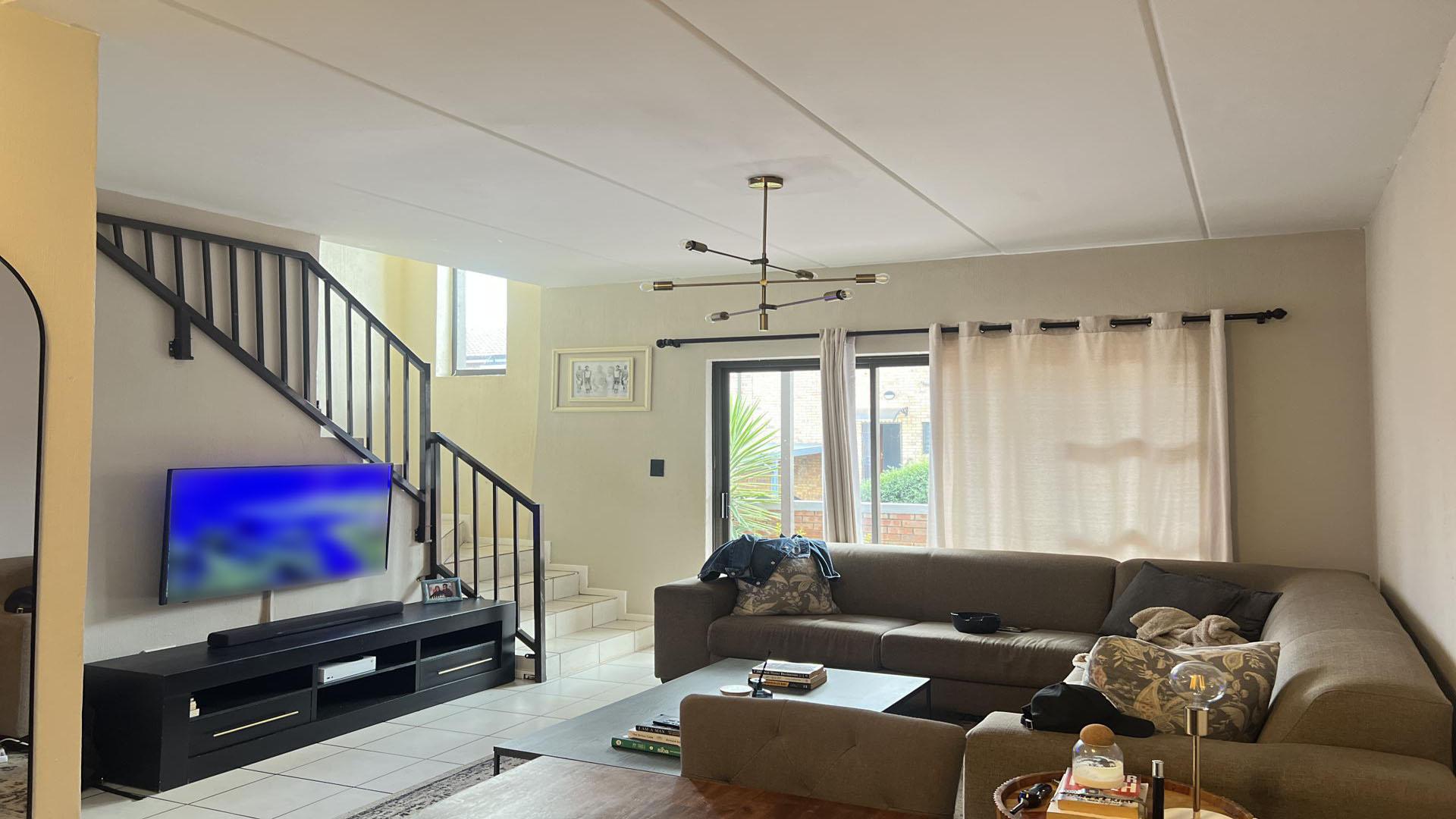 Lounges of property in Helderkruin