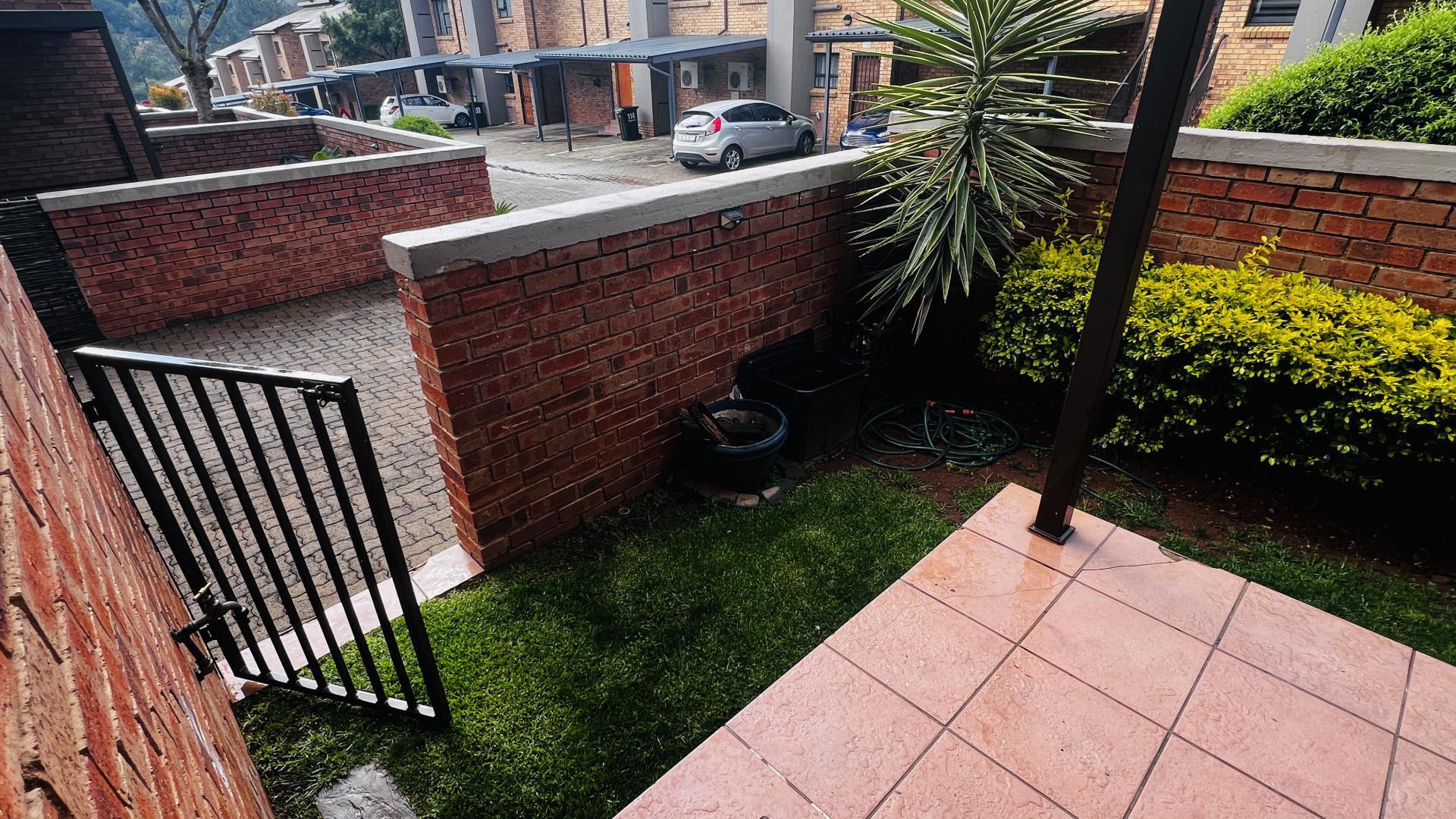 Patio of property in Helderkruin