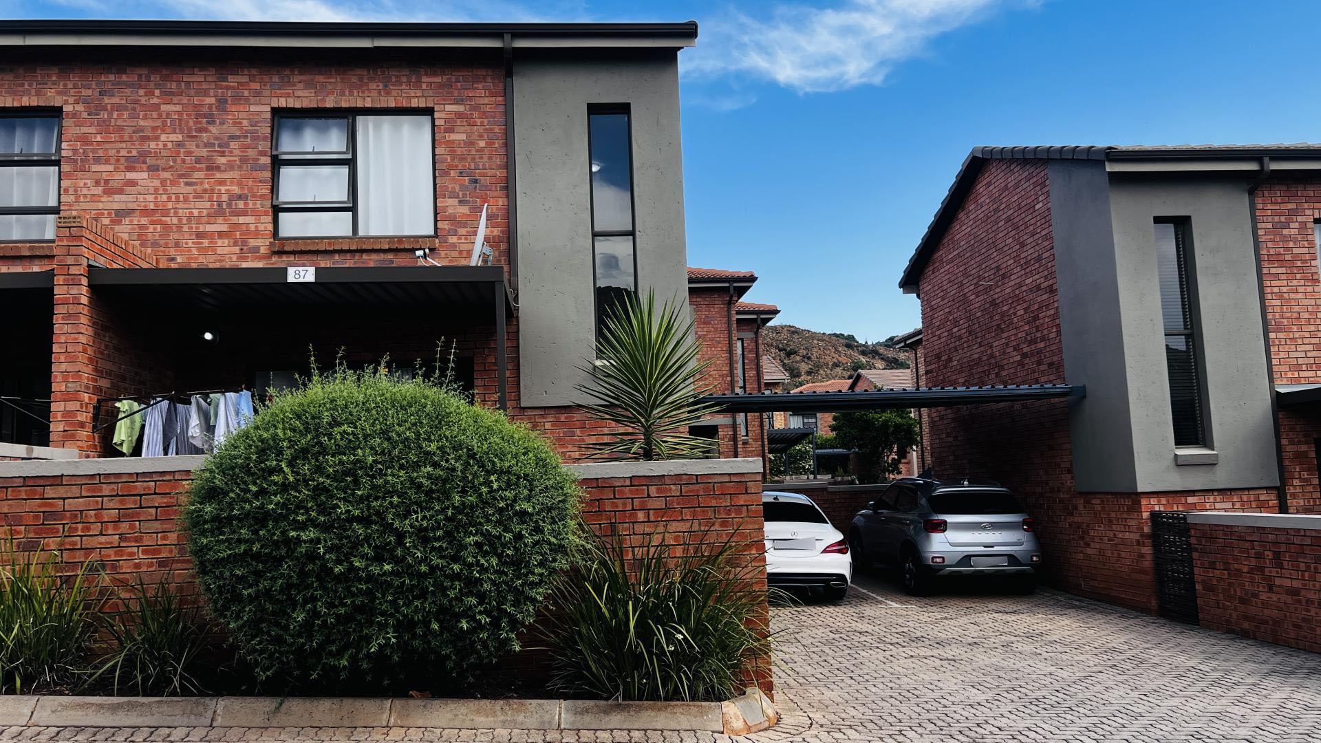 Front View of property in Helderkruin