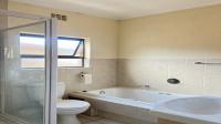 Bathroom 1 of property in Helderkruin
